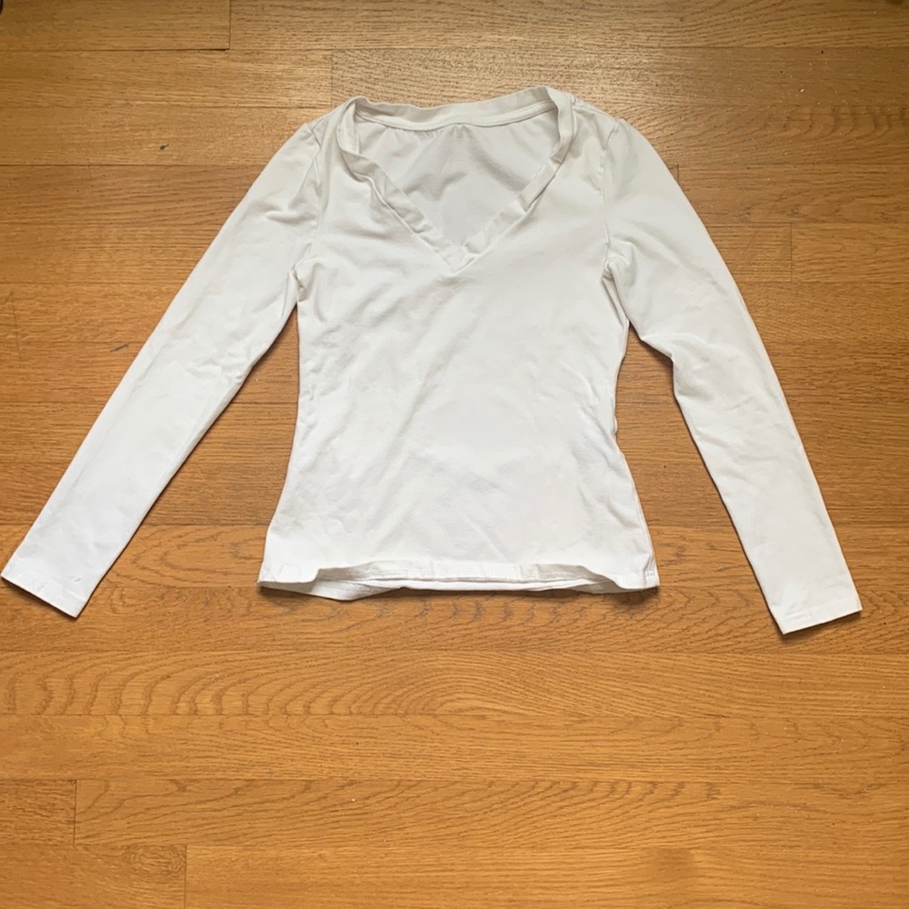 V-neck top long sleeve